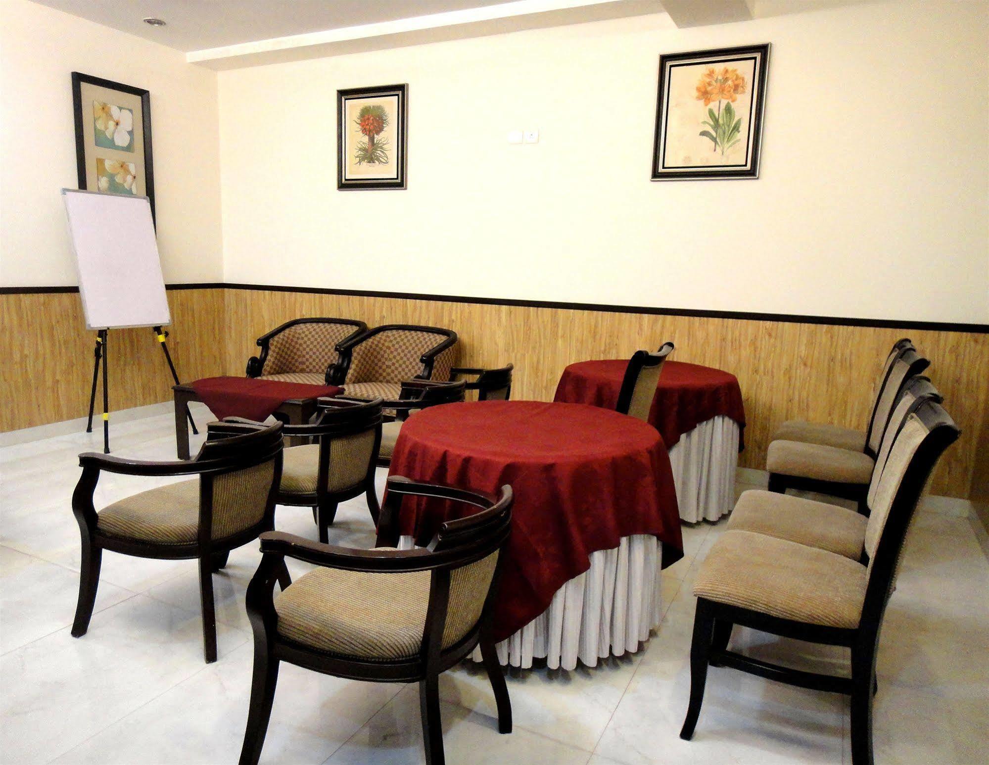 Hotel Orbit 34 Chandīgarh Extérieur photo