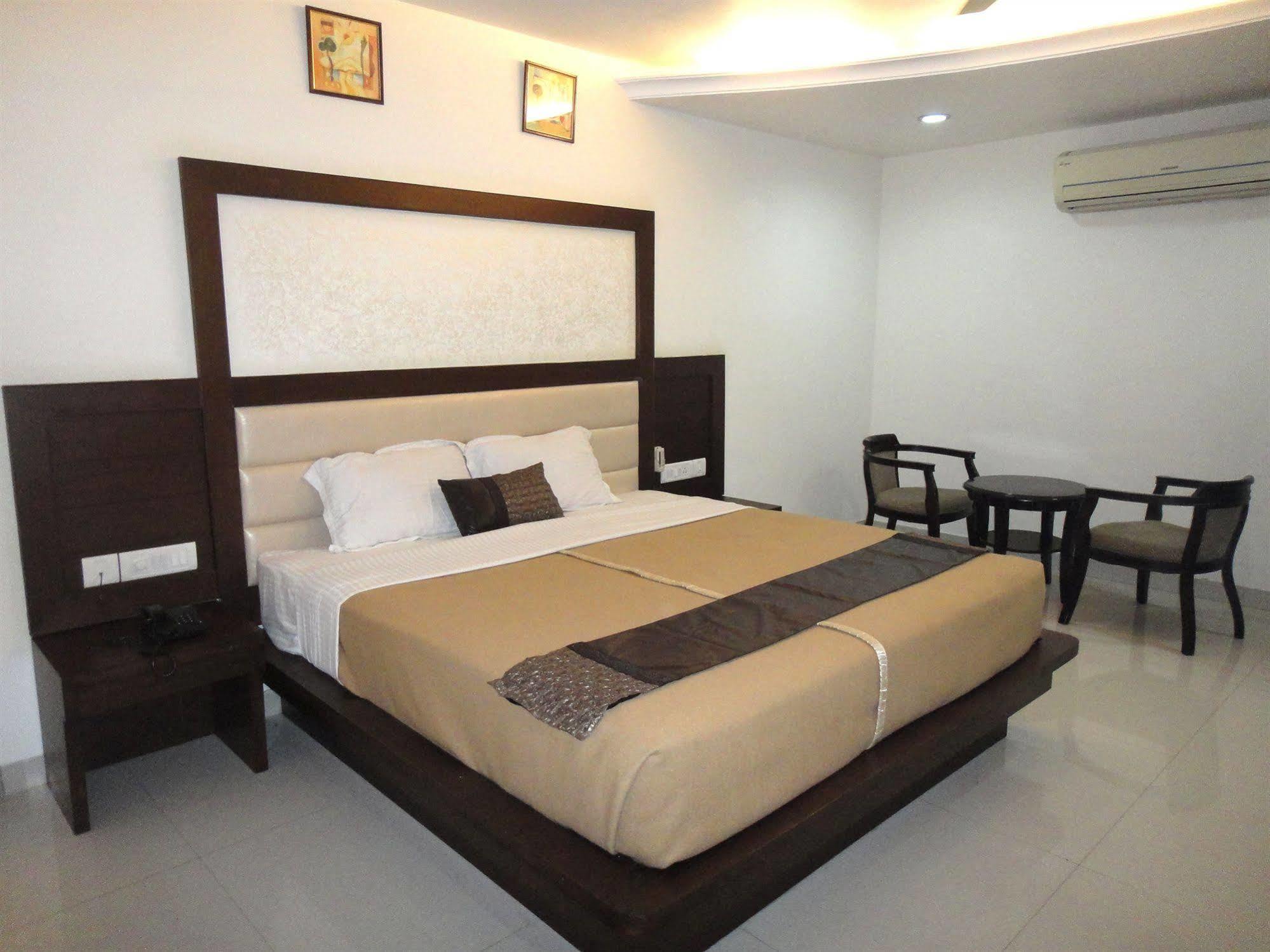 Hotel Orbit 34 Chandīgarh Extérieur photo