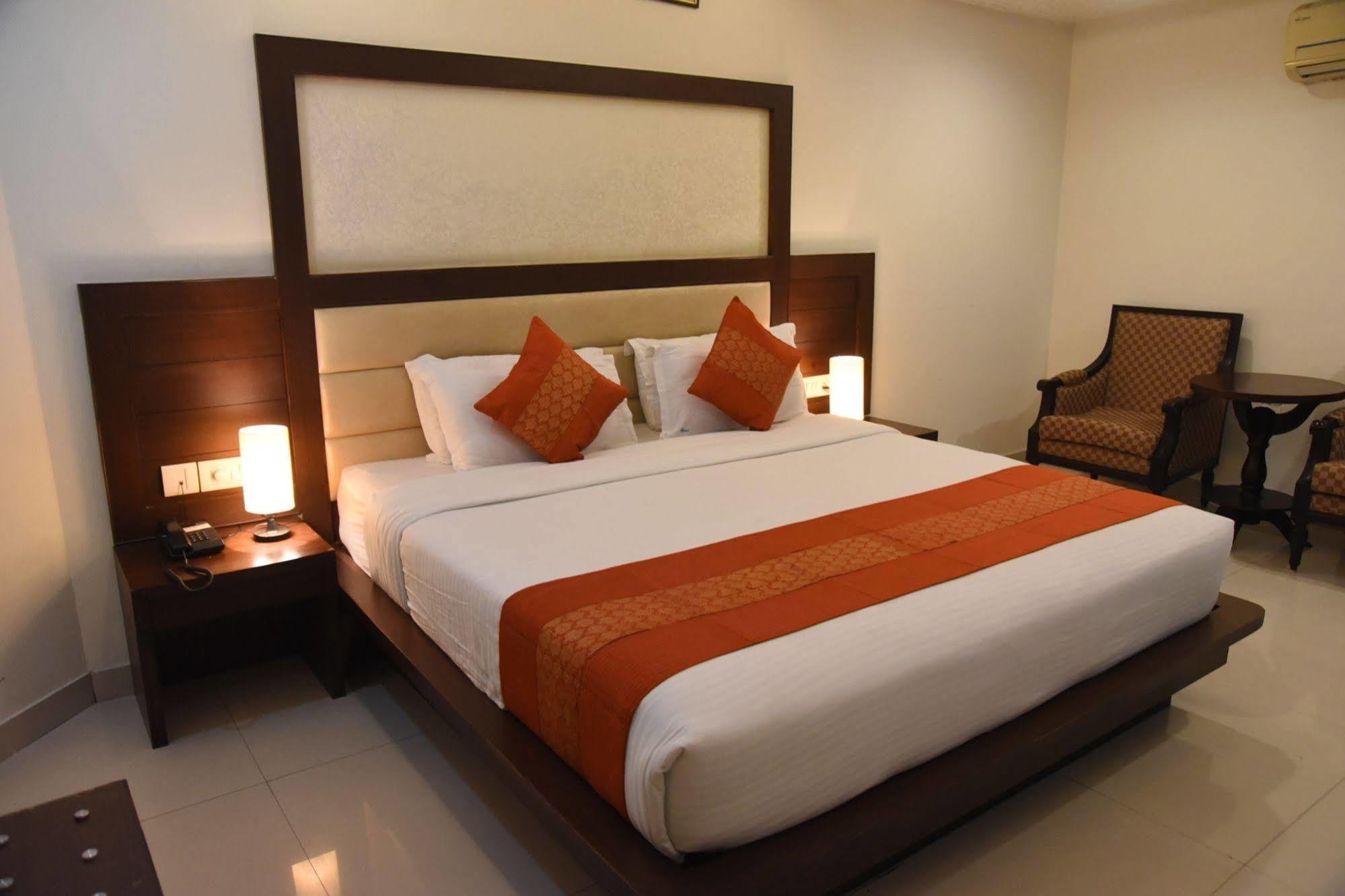 Hotel Orbit 34 Chandīgarh Extérieur photo